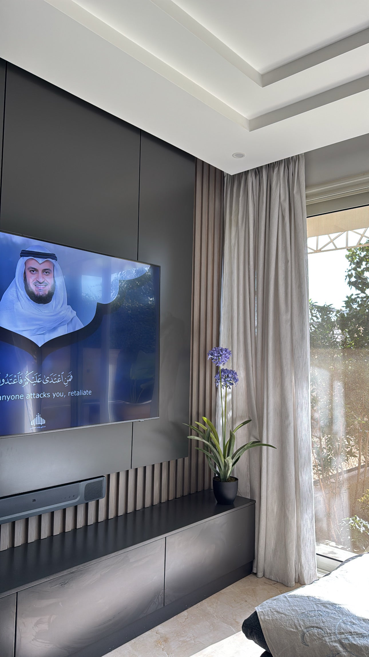 Radiant African Lily | 100 cm | Vibrant Blossoms | Without pot